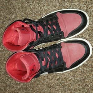 Jordan 1 mid